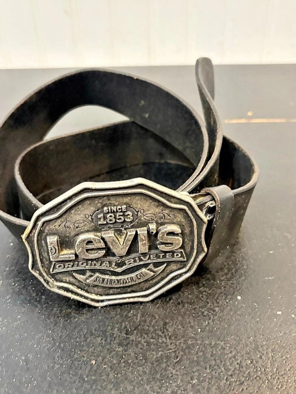 Levi's Worn black Genuine Leather Belt - Plate Buckle Men's Size 34-36